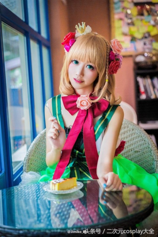 《失忆症》超美的女主角cos，色彩鲜艳美到了心坎！-1.jpg