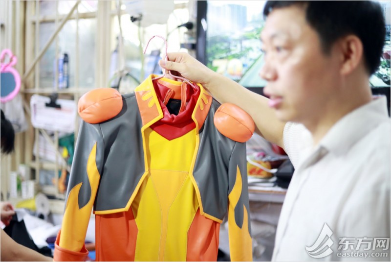 “60后”裁缝的Cosplay江湖　为动漫迷实现二次元之梦-11.jpg
