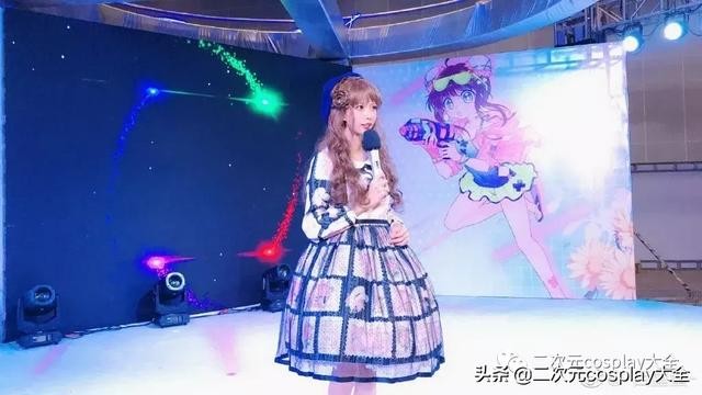 她是一名coser，也是一名舞台主持人：专访娃娃元气弹-3.jpg