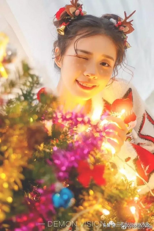 她是一名coser，也是一名舞台主持人：专访娃娃元气弹-4.jpg