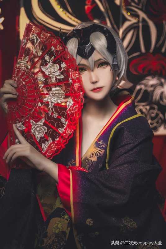 黑贞德花魁cos，绝艳纯美，场景眼神令我一秒喜欢-3.jpg