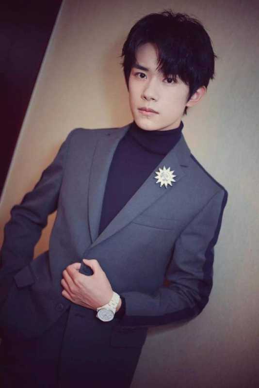 芭莎明星慈善夜官宣肖战，评论意外亮了，有谁和我一样在等一人？-6.jpg
