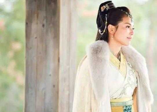 五年替夫还完四个亿债务的“贤妻”刘涛，今41岁仍是时尚圈的宠儿-8.jpg