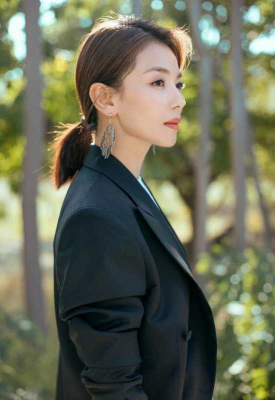 五年替夫还完四个亿债务的“贤妻”刘涛，今41岁仍是时尚圈的宠儿-11.jpg