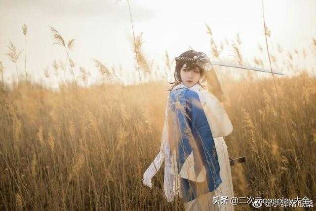 景与人相融，《刀剑乱舞》大和守安定，夕阳光真的太治愈了-8.jpg