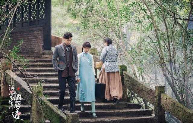 《海棠经雨胭脂透》民国造型获赞，邓伦李一桐上演时尚变装秀-1.jpg