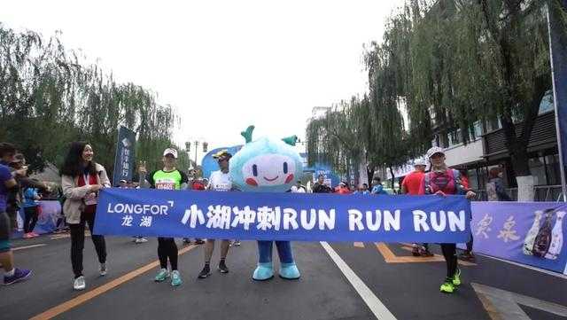 萌翻赛道，龙小湖霸屏2019泉城马拉松成最抢镜选手-1.jpg