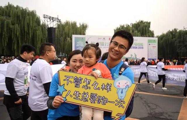 萌翻赛道，龙小湖霸屏2019泉城马拉松成最抢镜选手-4.jpg