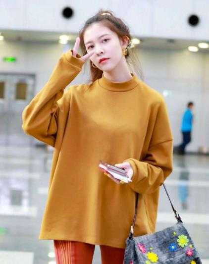 本以为是与杨紫友情之上，近日却在日本街头与绯闻女友偷偷秀恩爱-3.jpg