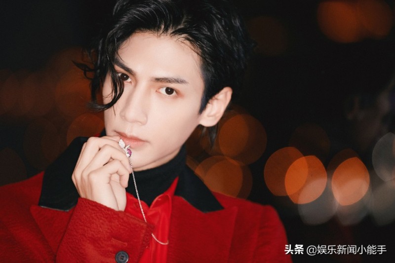 罗云熙 海棠红装 恣意潇洒 灵动锦鲤 自由跃上 人帅声音好听-4.jpg