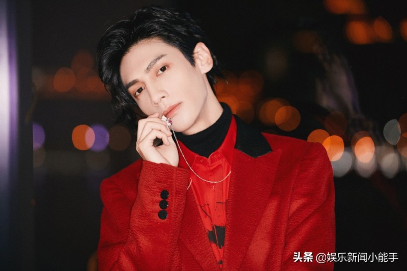 罗云熙 海棠红装 恣意潇洒 灵动锦鲤 自由跃上 人帅声音好听-6.jpg