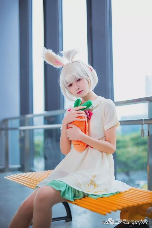 高贵冷艳女王受的“三坑美少女”：专访爵受-1.jpg