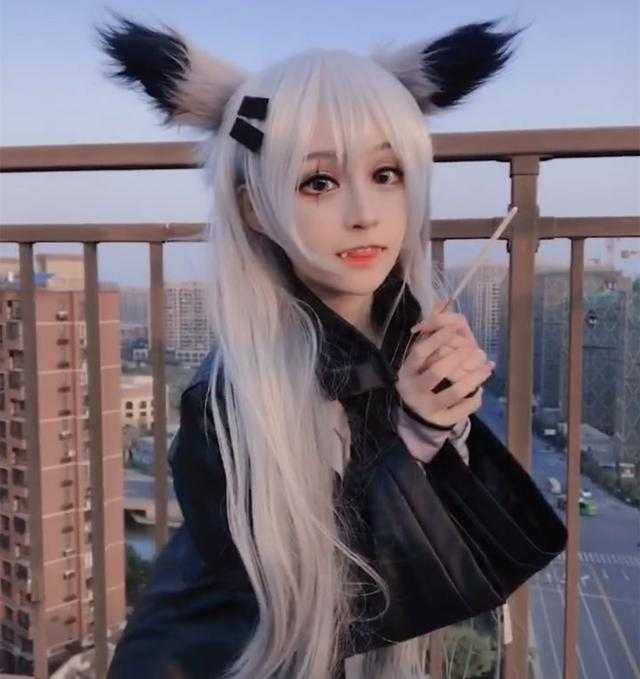 486W粉网红cos明日方舟，却被diss不尊重原作，只因她吃错了东西-2.jpg