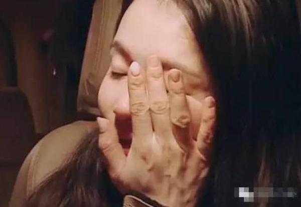 拳王之妻冉莹颖，虽饱受争议却是个“超人”妈妈，为全家人遮风挡雨-6.jpg
