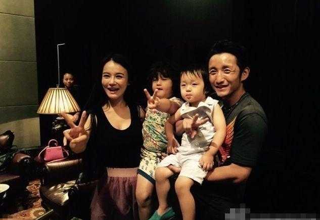 拳王之妻冉莹颖，虽饱受争议却是个“超人”妈妈，为全家人遮风挡雨-9.jpg