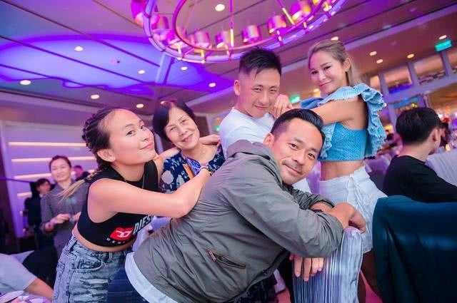 高调小三刘碧丽与正室互怼，正室拿出一样法宝转眼她就被送出国-1.jpg