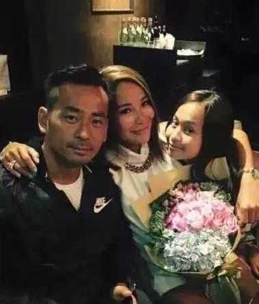 高调小三刘碧丽与正室互怼，正室拿出一样法宝转眼她就被送出国-2.jpg