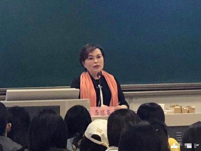 30年零失误央视主播李瑞英，与搭档同退居幕后，今苍老容颜难掩气质-6.jpg