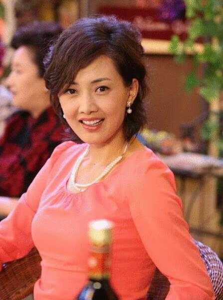 春晚的“常驻嘉宾”牛莉，曾是射击类冠军，今45岁健身到脱相-4.jpg
