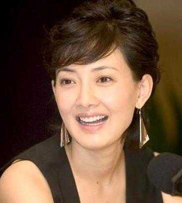 春晚的“常驻嘉宾”牛莉，曾是射击类冠军，今45岁健身到脱相-6.jpg