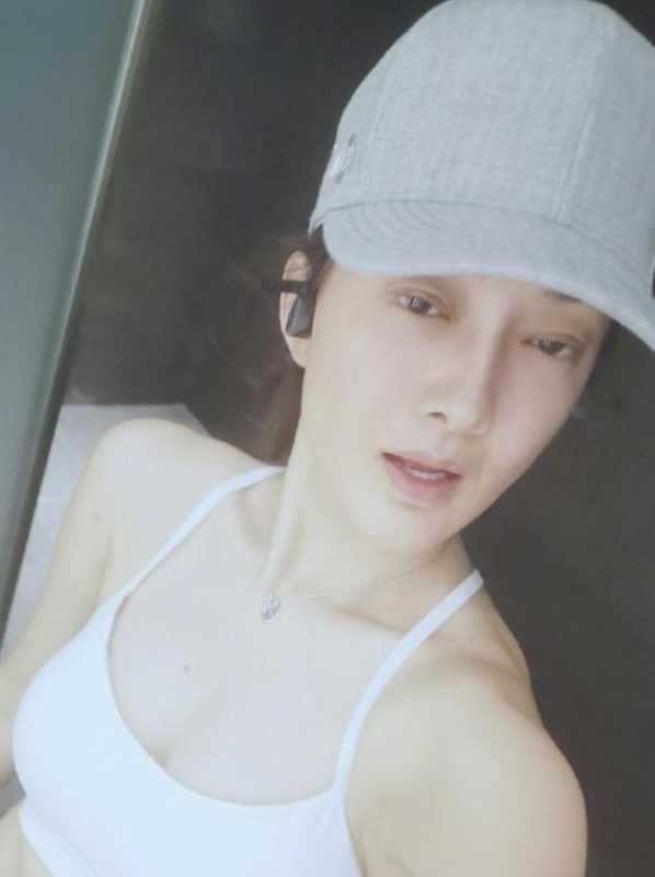 春晚的“常驻嘉宾”牛莉，曾是射击类冠军，今45岁健身到脱相-10.jpg