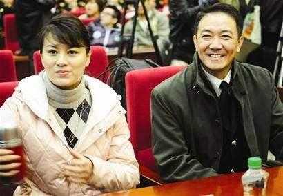 “老戏骨”李幼斌，拍戏时与女演员因戏生情，回家便于发妻离婚-10.jpg