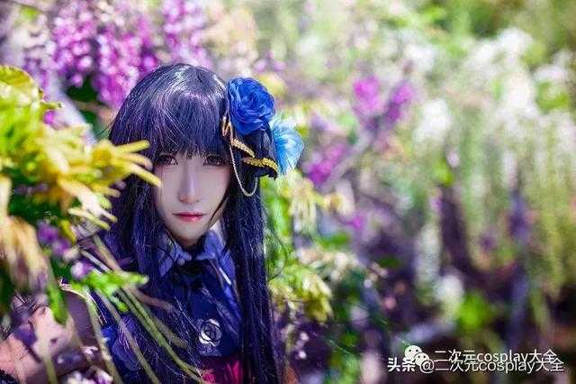 伪娘小哥哥cos白金燐子，景与人相融美丽，弹奏琴时特别迷人-4.jpg