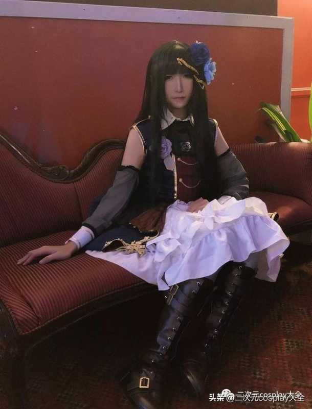 伪娘小哥哥cos白金燐子，景与人相融美丽，弹奏琴时特别迷人-7.jpg