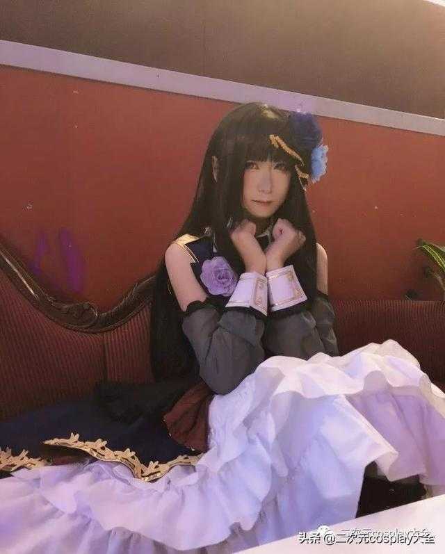 伪娘小哥哥cos白金燐子，景与人相融美丽，弹奏琴时特别迷人-13.jpg