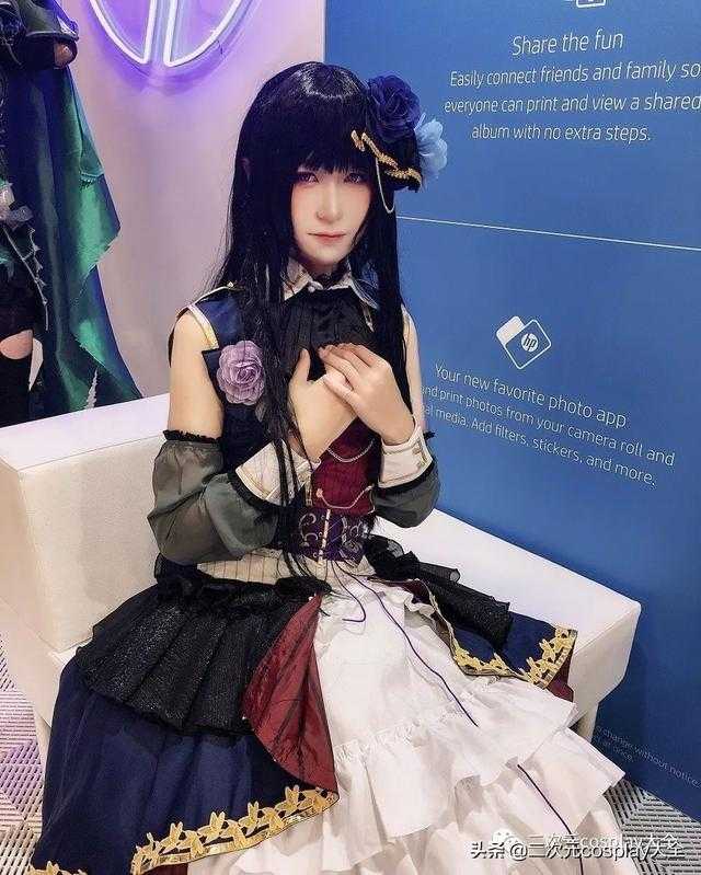 伪娘小哥哥cos白金燐子，景与人相融美丽，弹奏琴时特别迷人-16.jpg