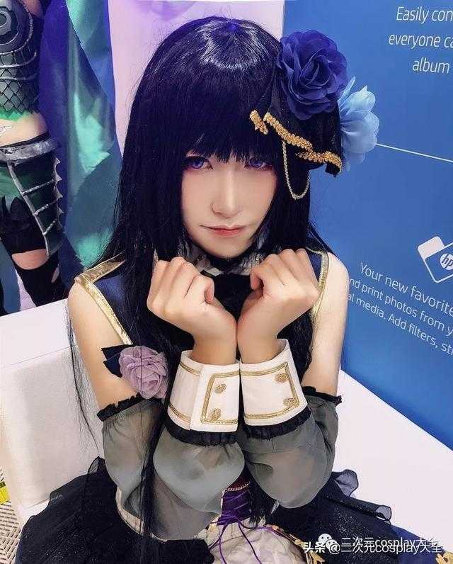 伪娘小哥哥cos白金燐子，景与人相融美丽，弹奏琴时特别迷人-17.jpg