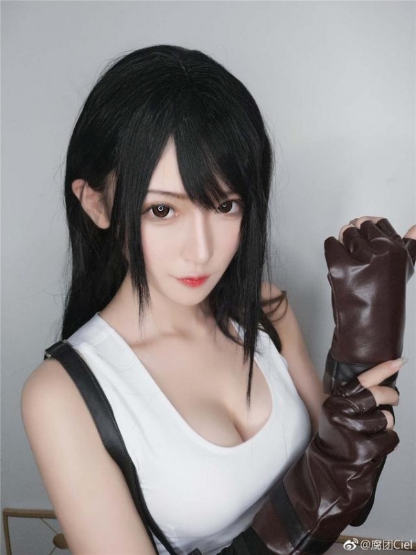 斗鱼主播完美cos最终幻想蒂法，不仅长得好看，身材也好-1.jpg
