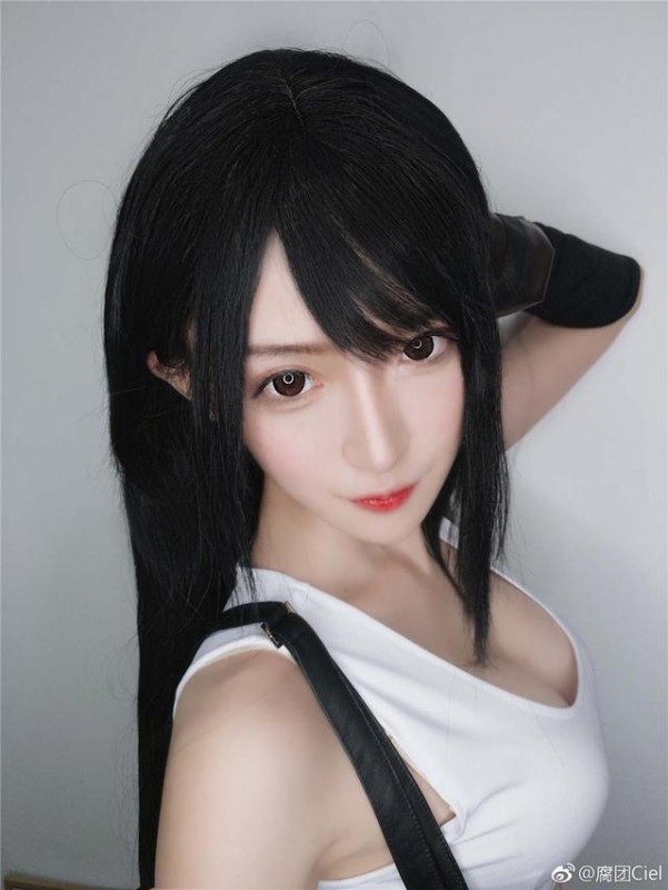 斗鱼主播完美cos最终幻想蒂法，不仅长得好看，身材也好-2.jpg
