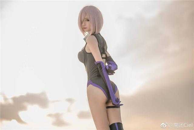长腿美女cos，海边尽显好身材，画面唯美动人-2.jpg