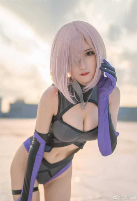 长腿美女cos，海边尽显好身材，画面唯美动人-6.jpg