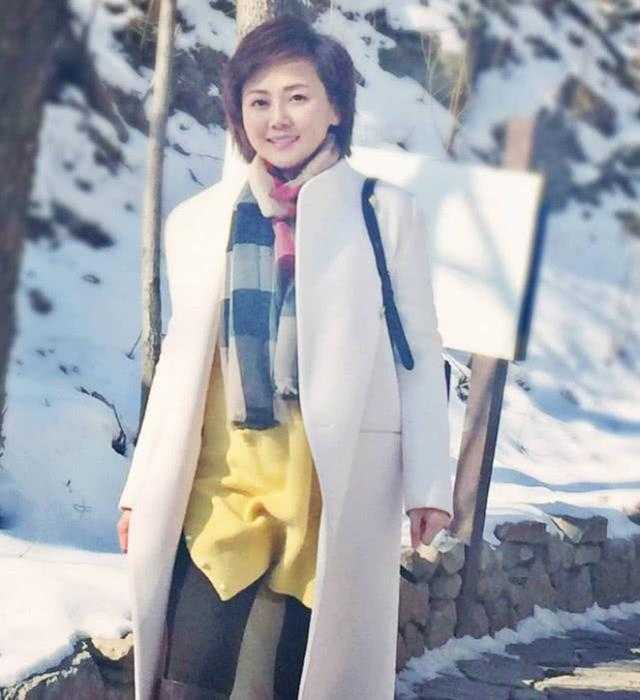42岁央视美女主持人柴璐，严肃冷静的“冰山美人”，如今仍是未婚-4.jpg