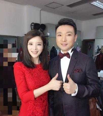 人美心善的央视主播蝴蝶，嫁大12岁新生代导演，今一家三口幸福美满-3.jpg