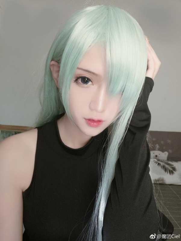 斗鱼女主播腐团儿精彩cos伊丽莎白-3.jpg