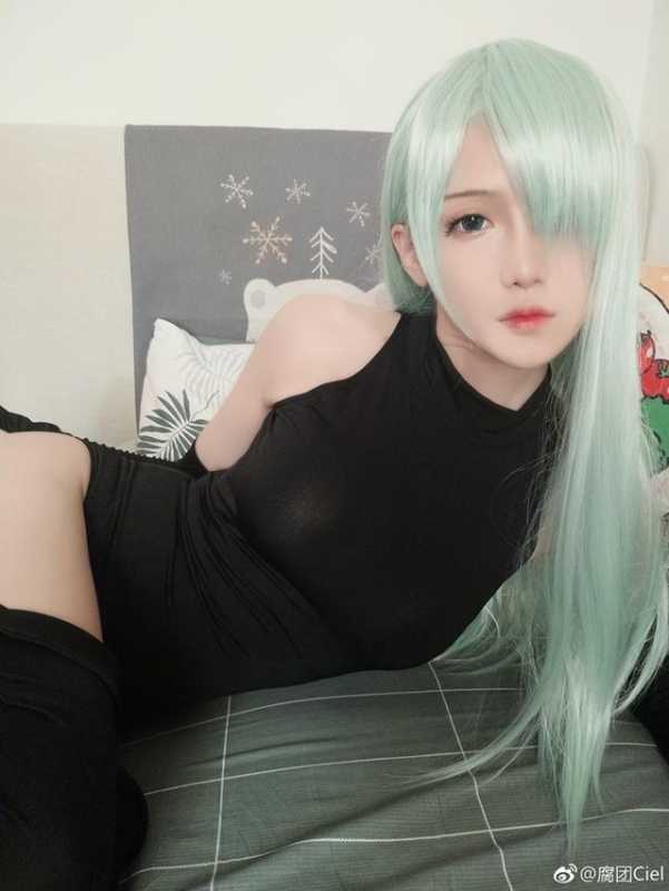 斗鱼女主播腐团儿精彩cos伊丽莎白-6.jpg