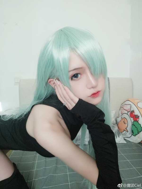 斗鱼女主播腐团儿精彩cos伊丽莎白-4.jpg