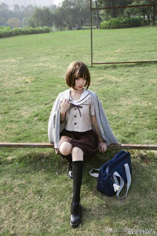 JK制服青春美少女，温婉可爱，那一刻眼神令我元气满满-8.jpg