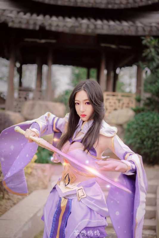 王者荣耀月之女神露娜cos，紫霞仙子冷艳出尘！-1.jpg