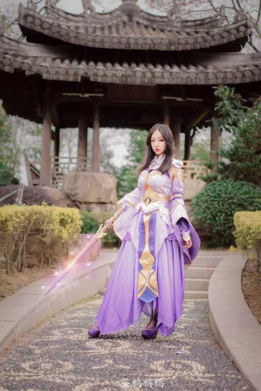 王者荣耀月之女神露娜cos，紫霞仙子冷艳出尘！-2.jpg