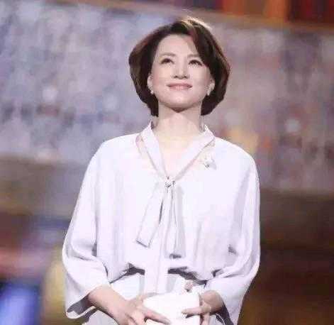 央视新晋美女主持人，颜值才华双双在线，90后的主持功底很强-2.jpg