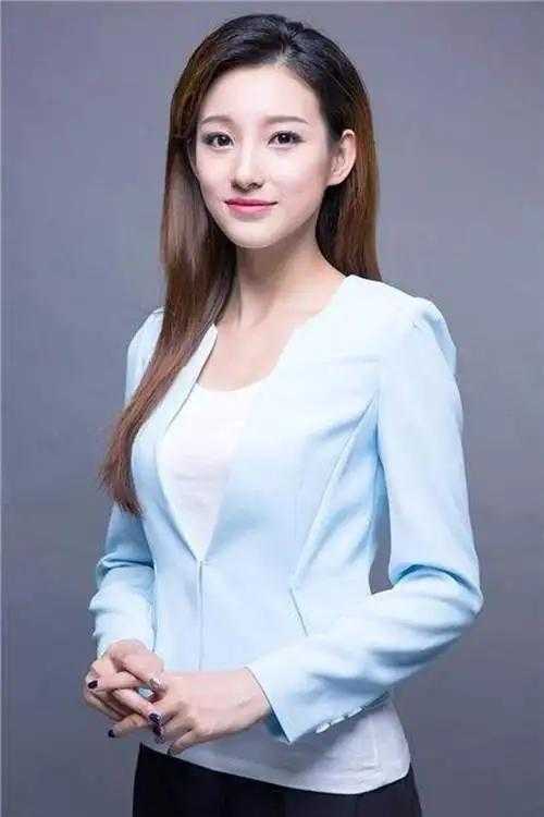 央视新晋美女主持人，颜值才华双双在线，90后的主持功底很强-6.jpg