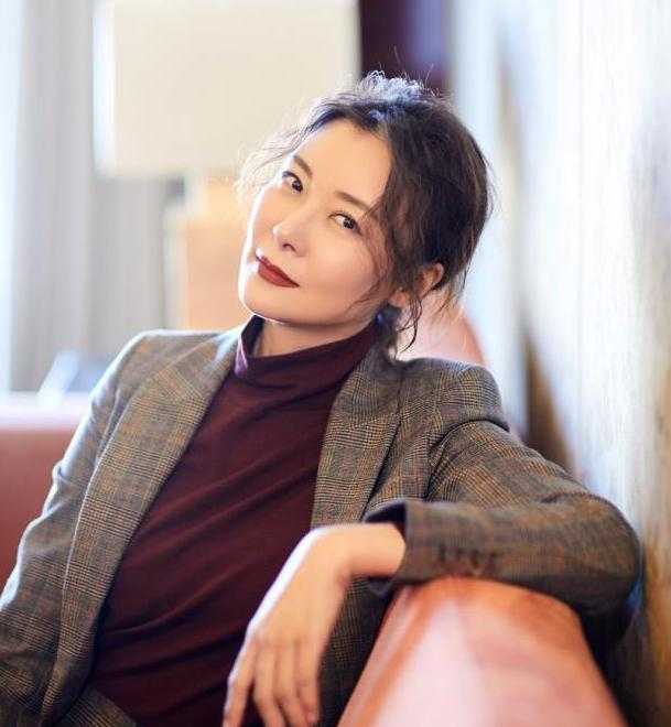 曾是亚洲第一VJ，知名男星为了她抛妻弃子，如今47岁仍不婚不育-1.jpg