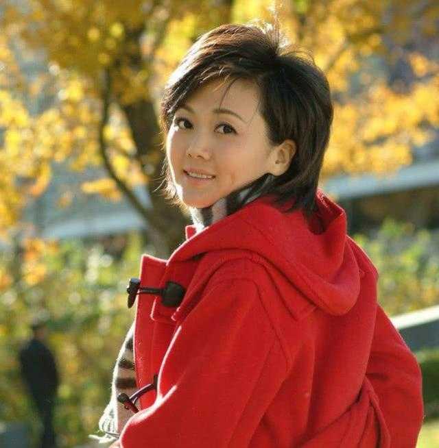 她是央视美女主播，在央视有10年的沉淀期，今42岁仍对婚姻抱有幻想-6.jpg