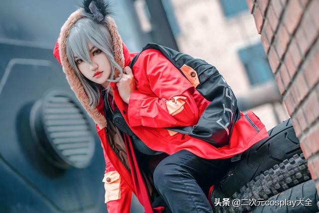 帅气型姐《明日方舟》红cos，颜值与气质，俊秀有范-8.jpg