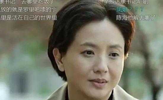 她是国家一级演员，丈夫因病去世，为了女儿守寡10年，今登台唱戏-2.jpg