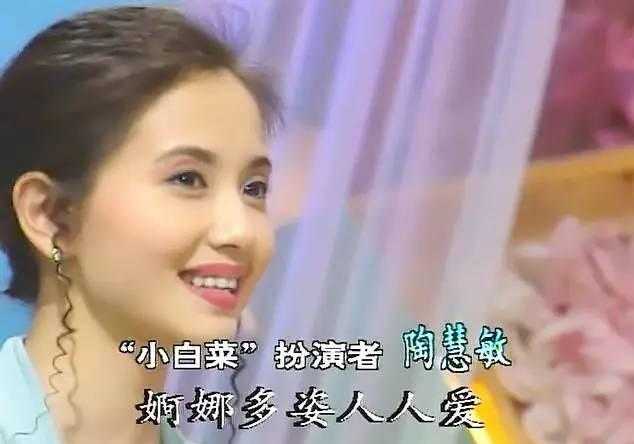 她是国家一级演员，丈夫因病去世，为了女儿守寡10年，今登台唱戏-3.jpg